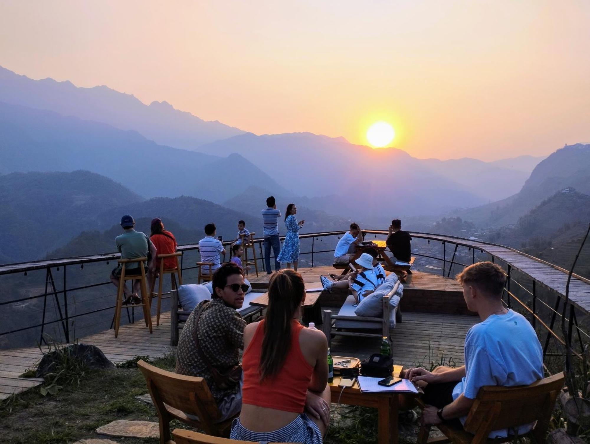 Phansi - Glamping, View Point 360, Bar & Bbq Sapa